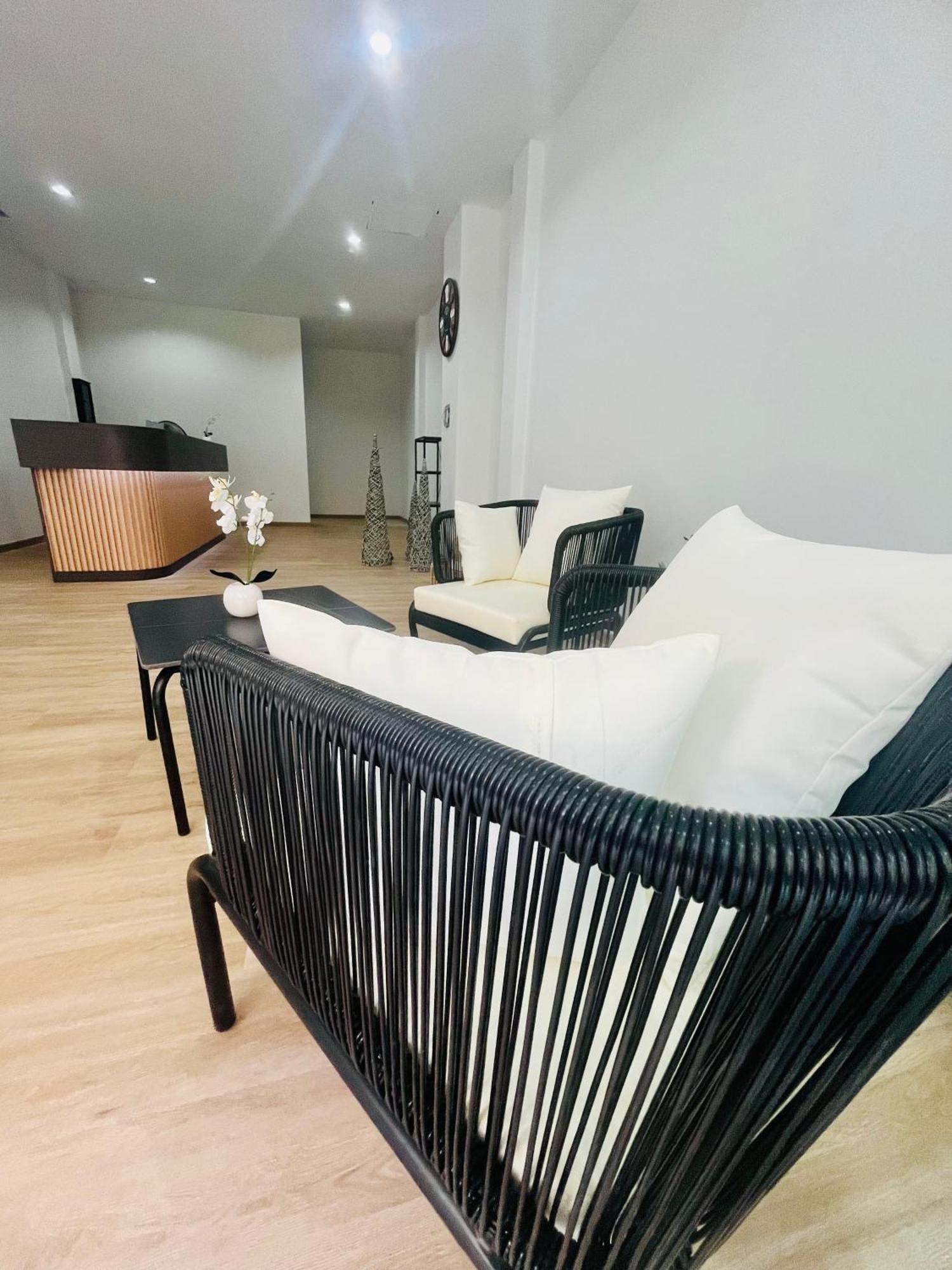 28 Boutique Hotel Patong Bagian luar foto