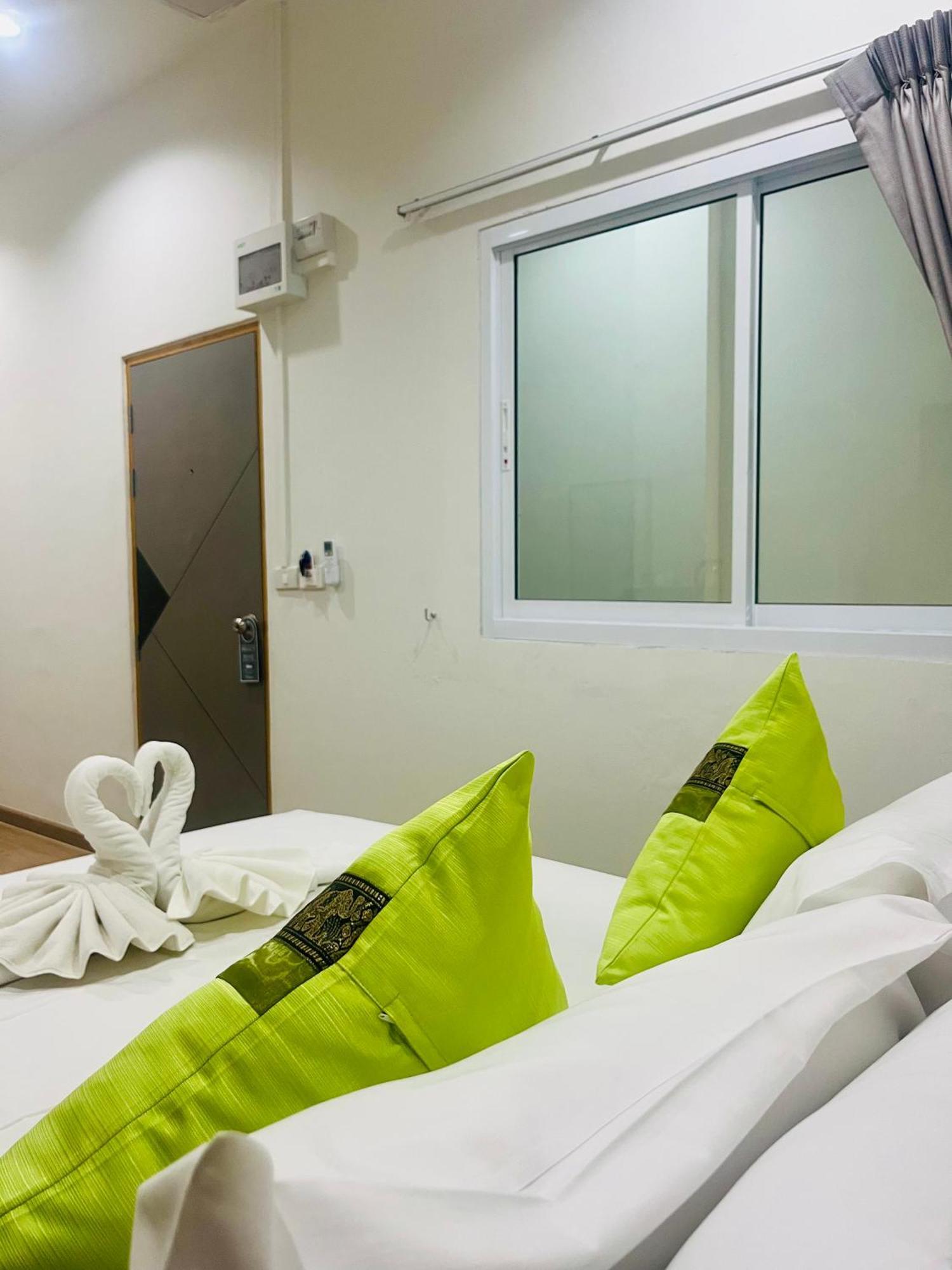 28 Boutique Hotel Patong Bagian luar foto