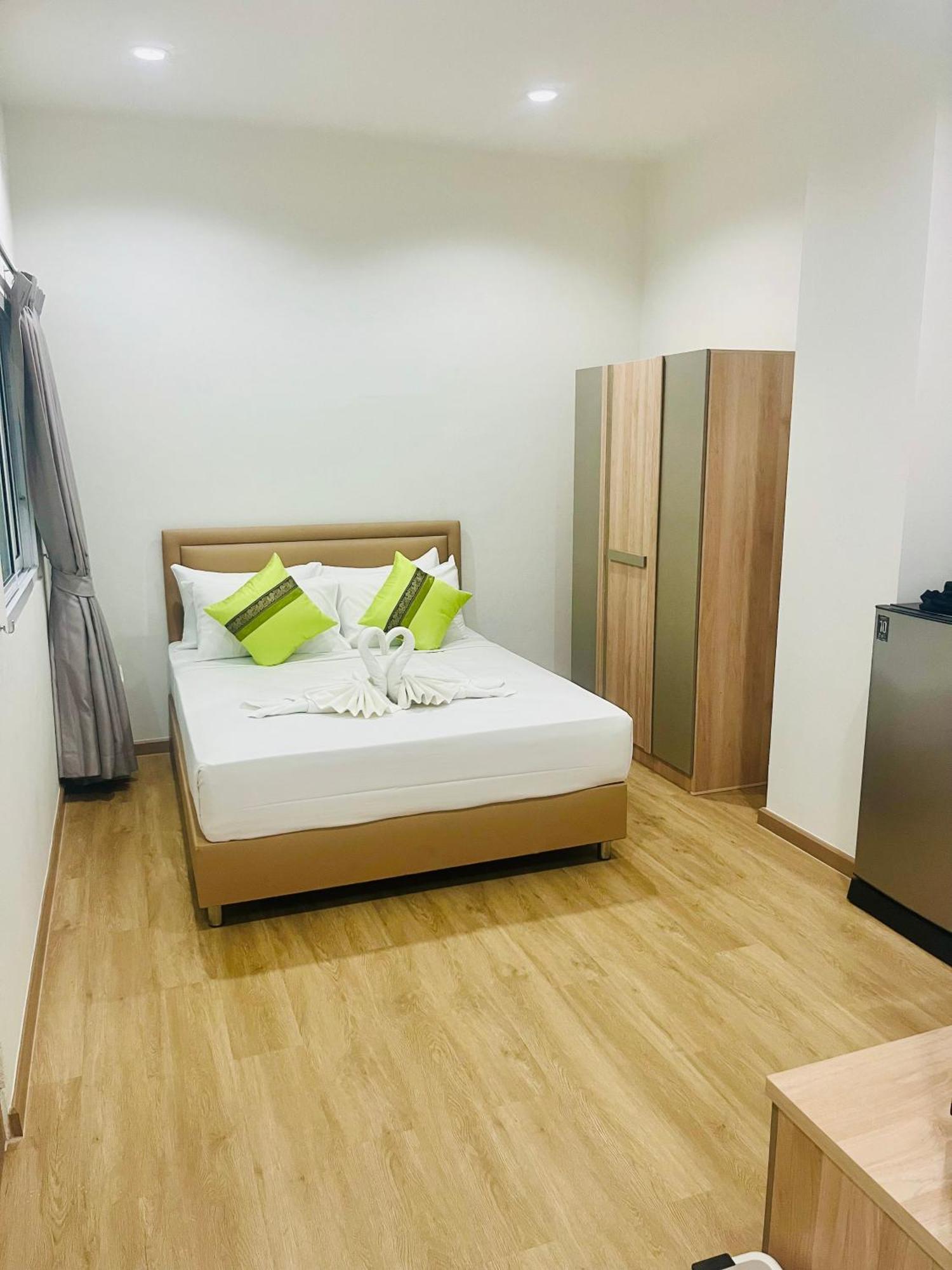 28 Boutique Hotel Patong Bagian luar foto