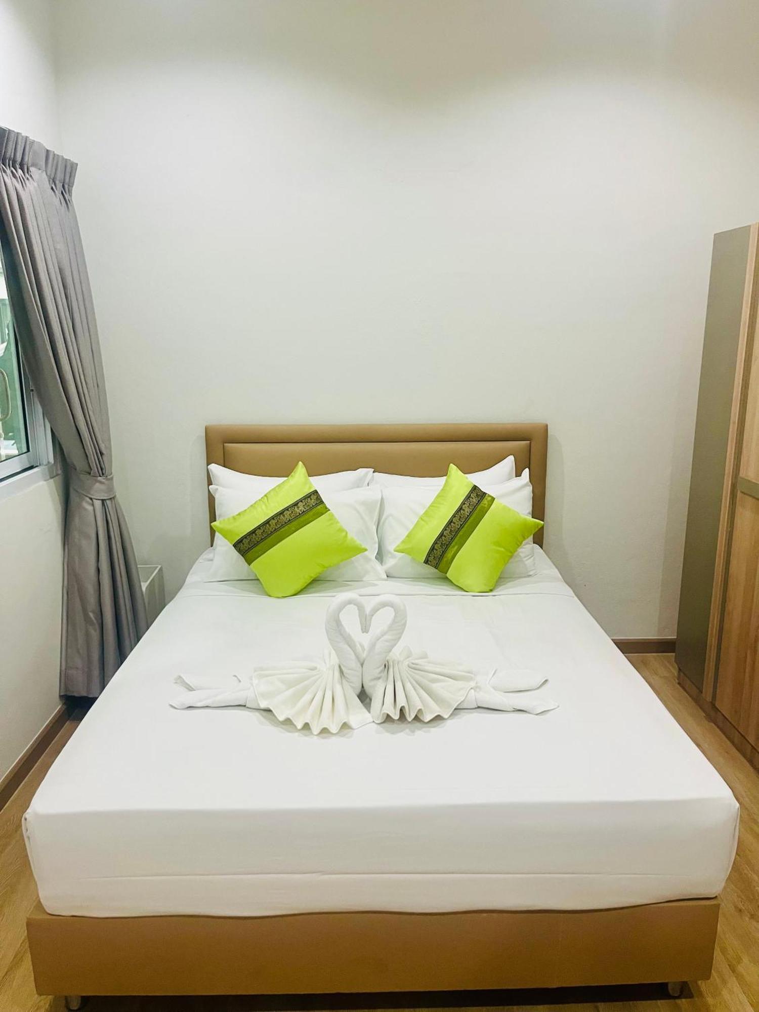 28 Boutique Hotel Patong Bagian luar foto