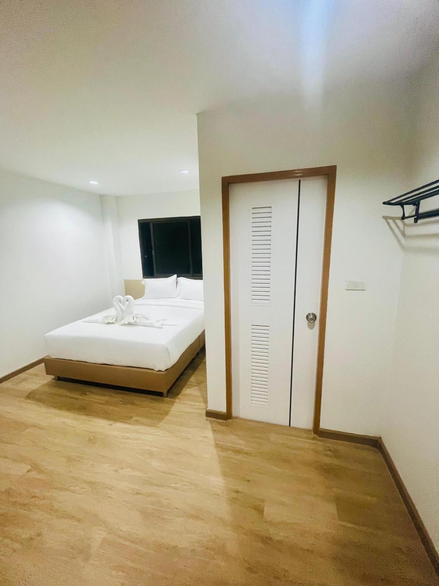 28 Boutique Hotel Patong Bagian luar foto