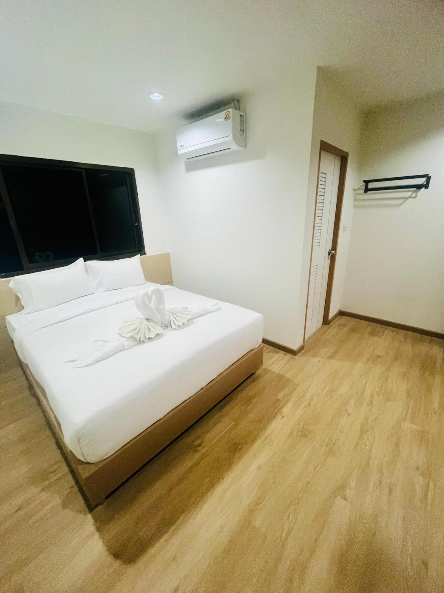 28 Boutique Hotel Patong Bagian luar foto