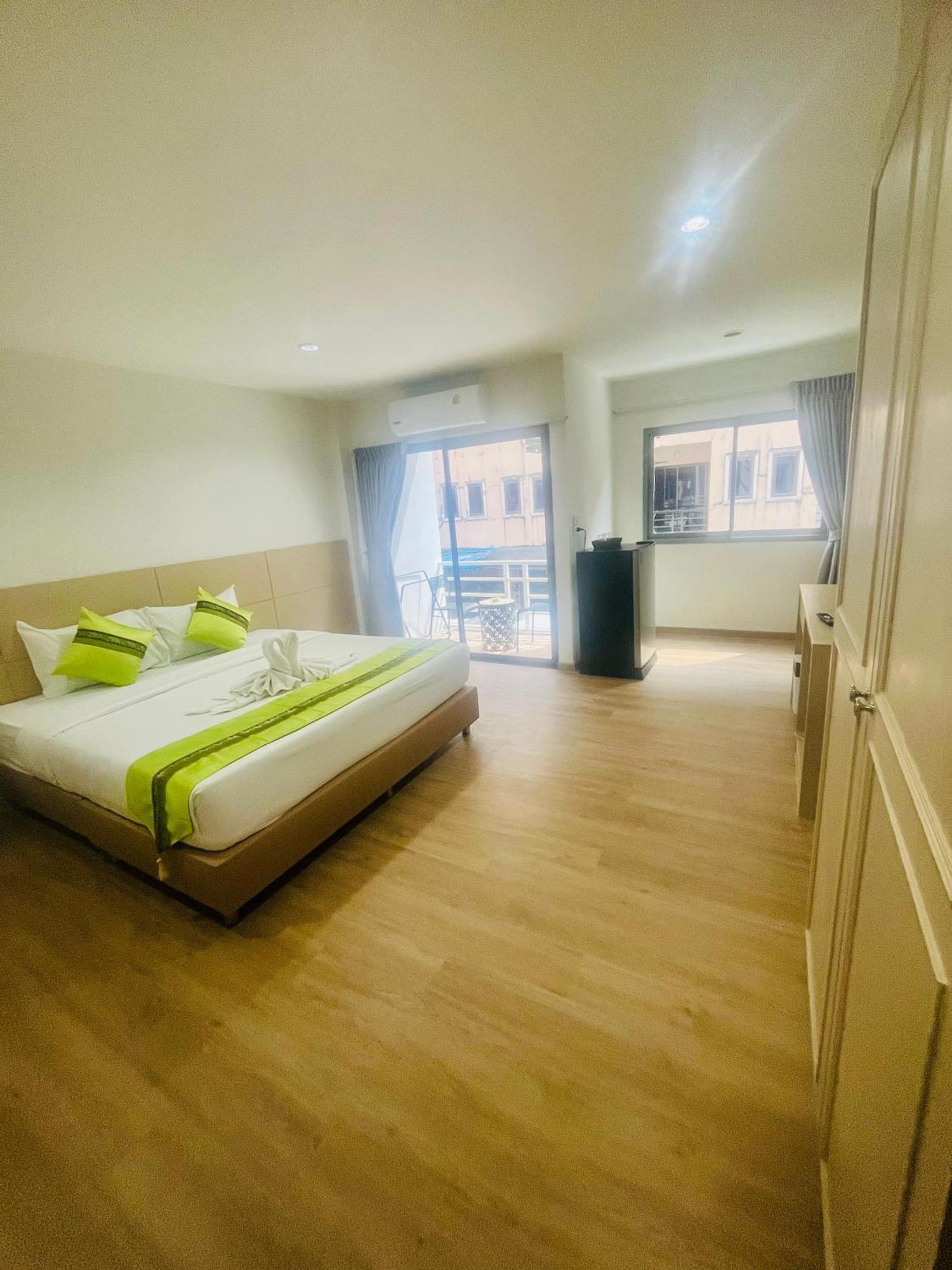 28 Boutique Hotel Patong Bagian luar foto