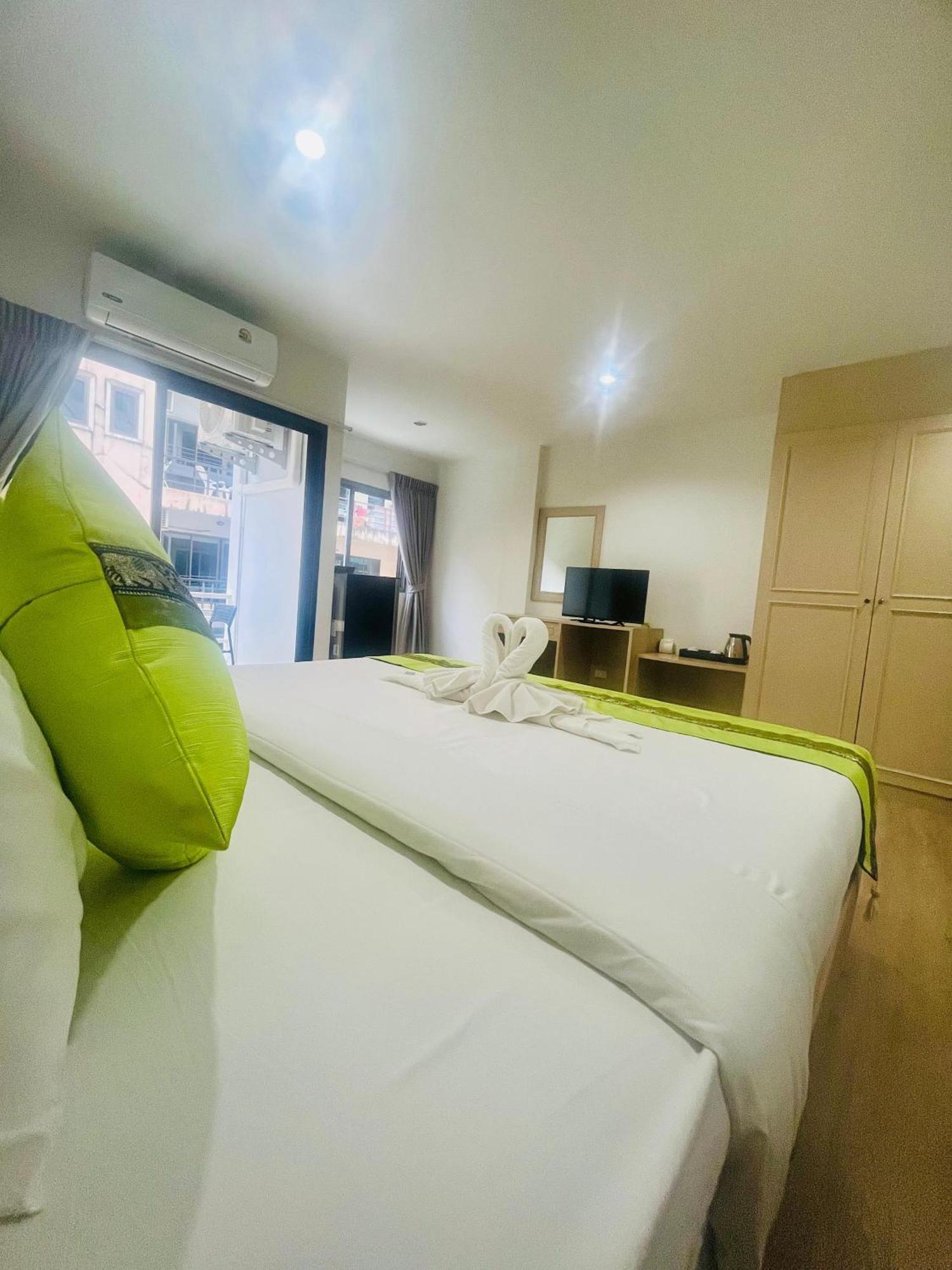 28 Boutique Hotel Patong Bagian luar foto