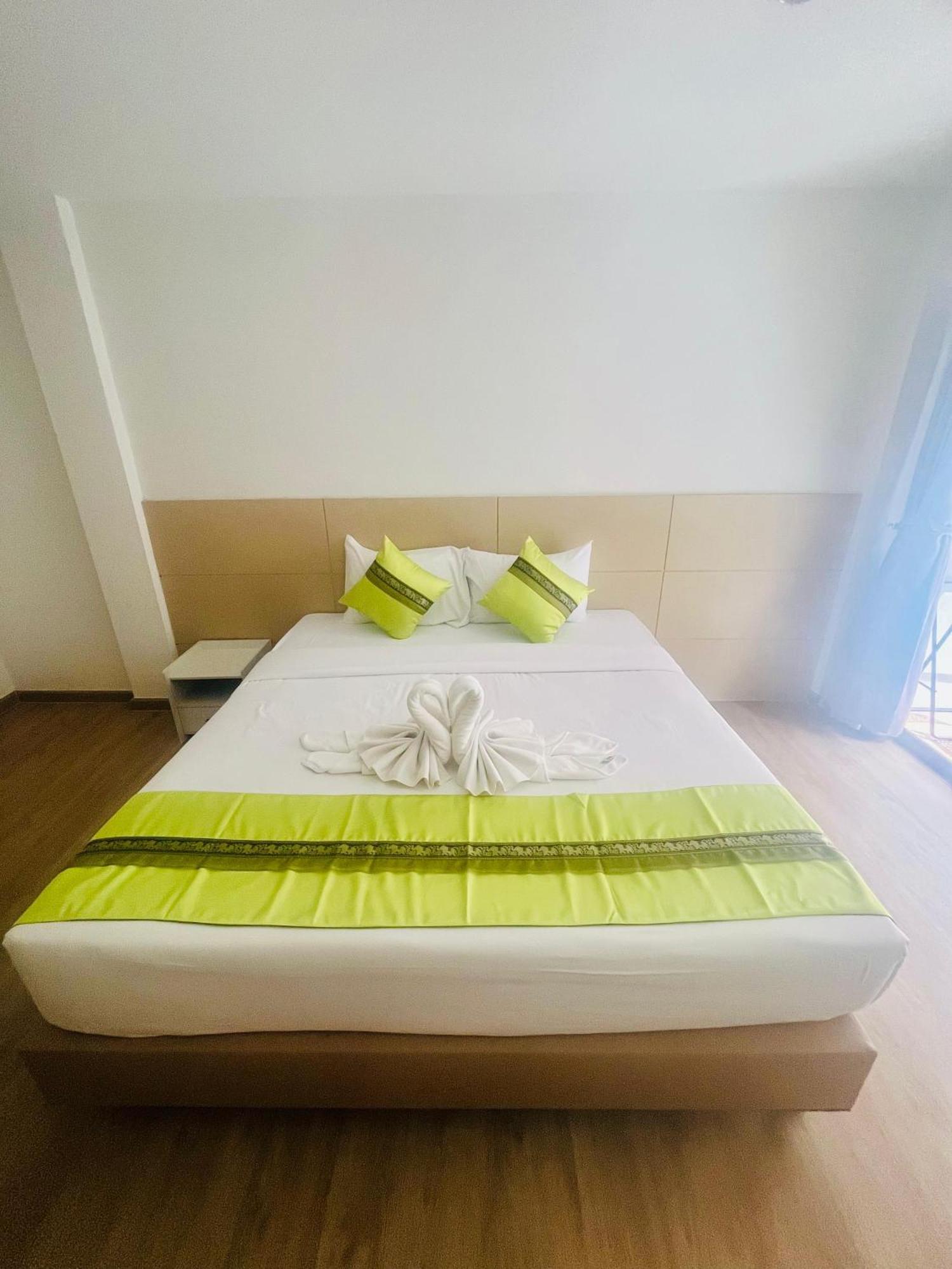 28 Boutique Hotel Patong Bagian luar foto