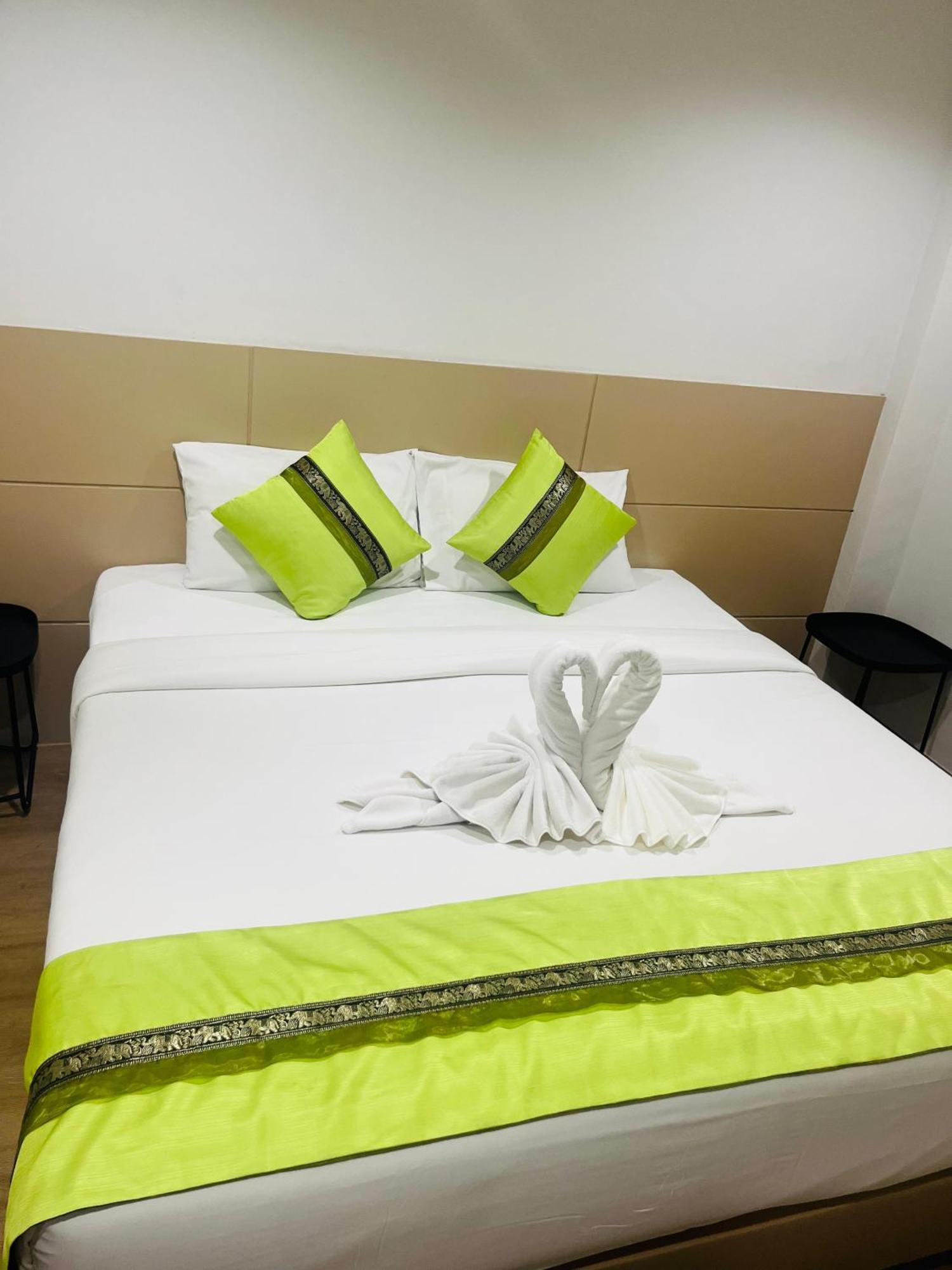 28 Boutique Hotel Patong Bagian luar foto