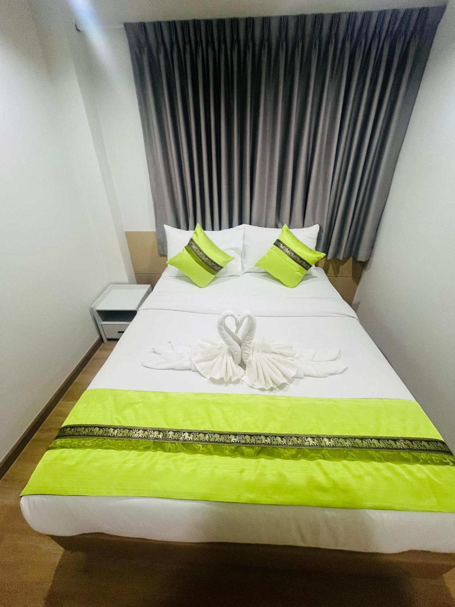 28 Boutique Hotel Patong Bagian luar foto