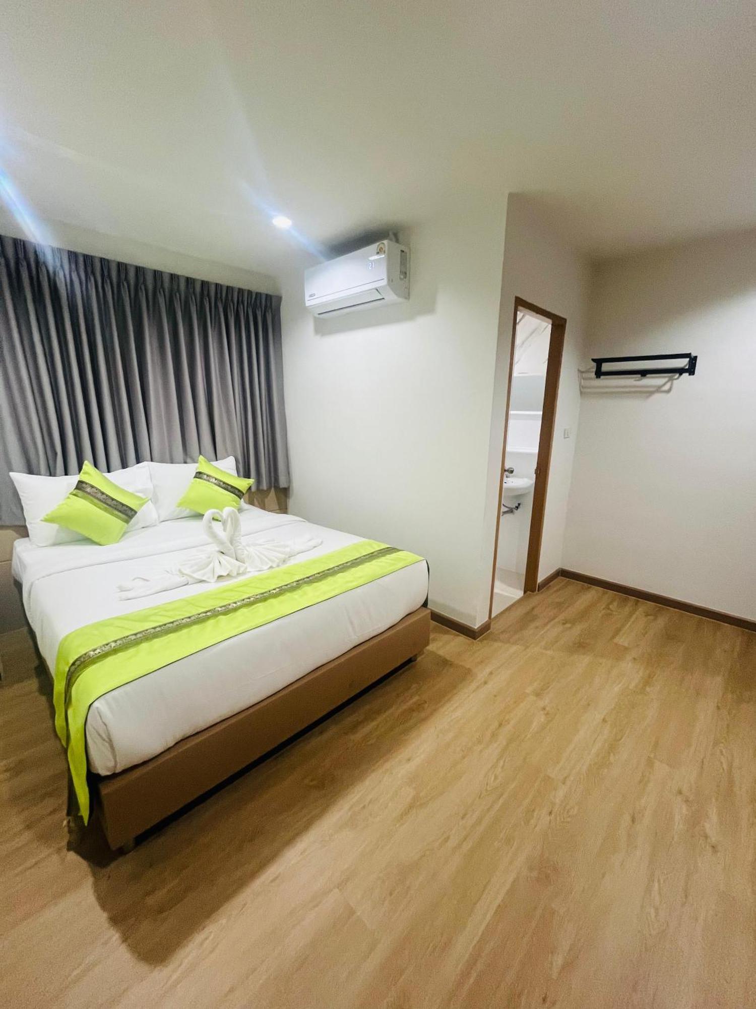 28 Boutique Hotel Patong Bagian luar foto