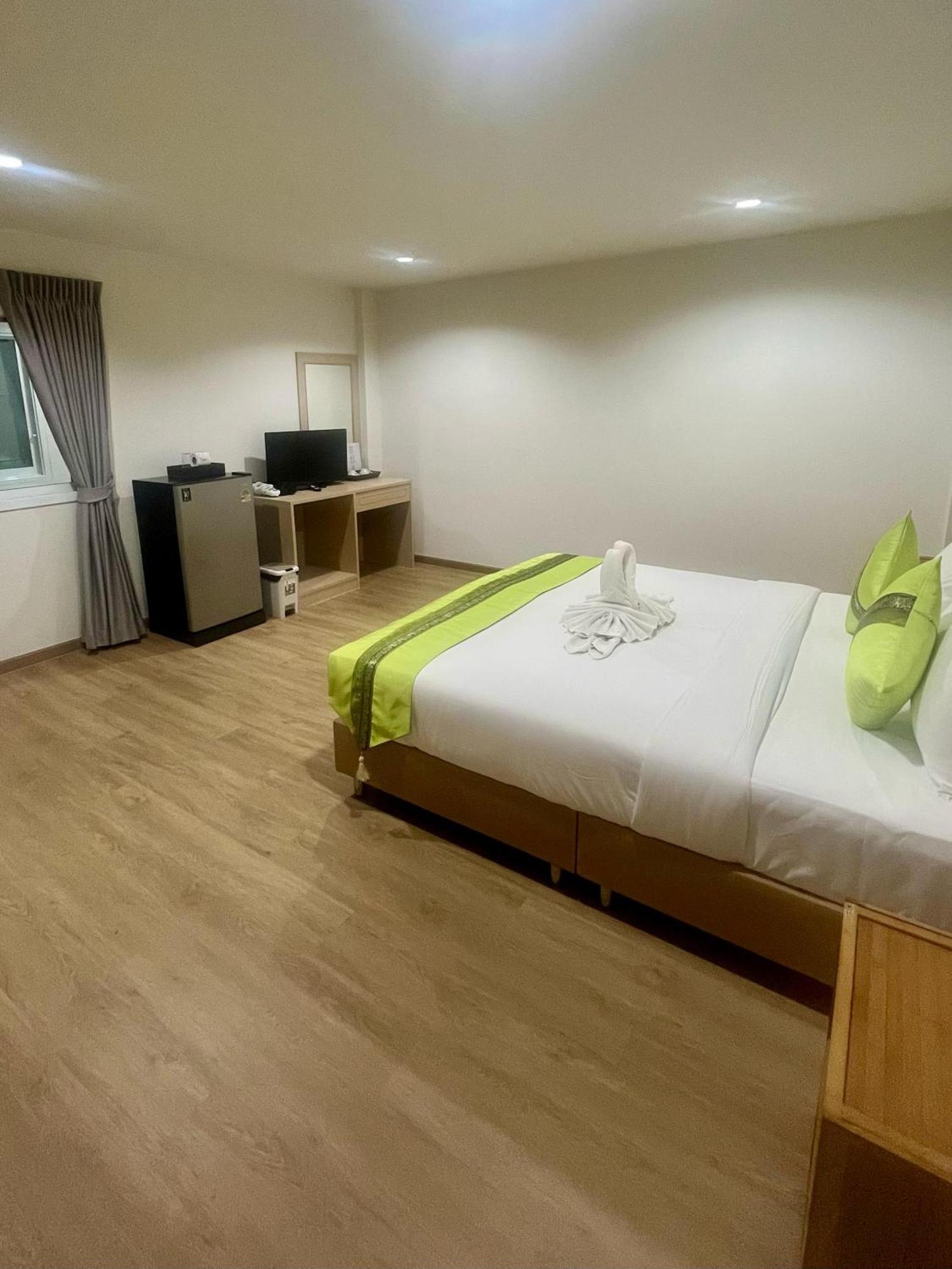 28 Boutique Hotel Patong Bagian luar foto