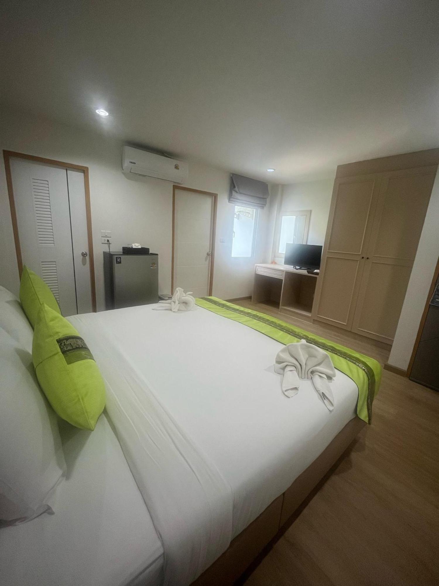 28 Boutique Hotel Patong Bagian luar foto