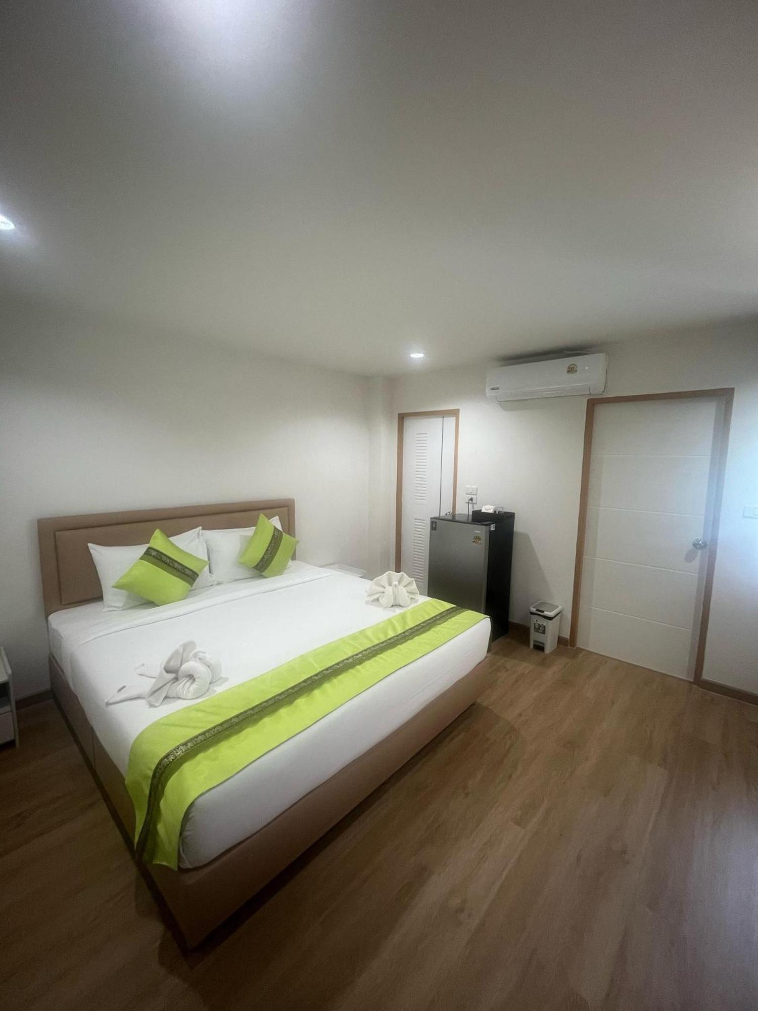 28 Boutique Hotel Patong Bagian luar foto